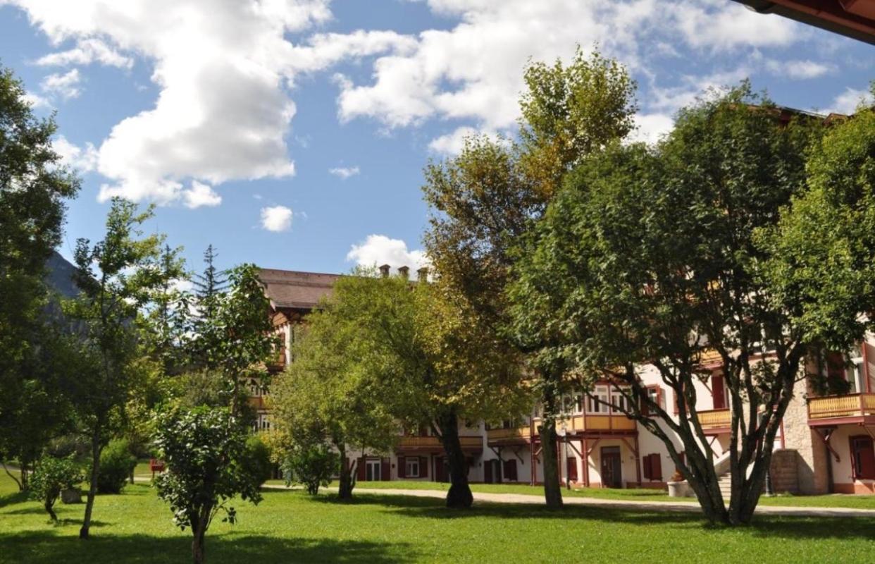 Ploner Villaggio Turistico Dobbiaco Exterior foto